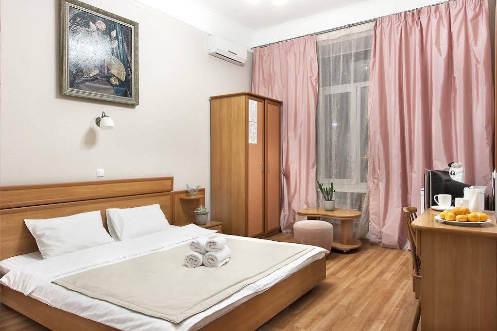 Centrooms Kropivnizkogo Mini-Hotel Kijev Kültér fotó